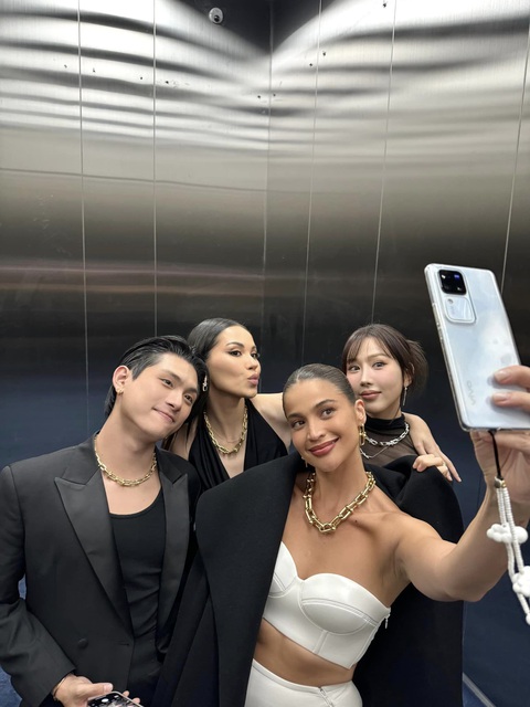 Grey D chụp ảnh bên diễn viên người Philippines Anne Curtis-Smith. Anh chàng quả xứng danh Grey D chụp ảnh bên diễn viên người Philippines Anne Curtis-Smith. Anh chàng quả xứng danh