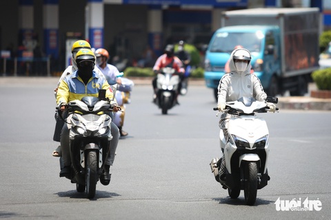 Nắng nóng kéo dài, bao giờ mùa mưa đến với Nam Bộ?- Ảnh 1. Dự báo năm nay nắng nóng tại Nam Bộ sẽ kéo dài, từ nay đến mùa mưa còn nhiều đợt nắng diện rộng - Ảnh: PHƯƠNG QUYÊN