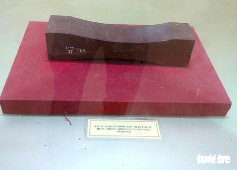 Những kỷ vật tái hiện cuộc đời của cố Tổng bí thư Trần Phú- Ảnh 9. Chiếc gối của cố Tổng bí thư thời kỳ hoạt động tại Hà Nội, kỷ vật này được Ban quản lý khu di tích Tổng bí thư Trần Phú tiếp nhận từ Bảo tàng tỉnh Hà Tĩnh về trưng bày - Ảnh: LÊ MINH