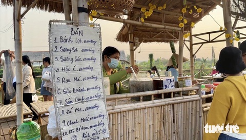 Dân miền Tây mần bánh quê ăn khi rảnh việc, nay thì kiêu hãnh bánh dân gian- Ảnh 12. Bánh lọt, hột é, sương sa, sương sáo... những thức uống dân dã bán trong chợ quê