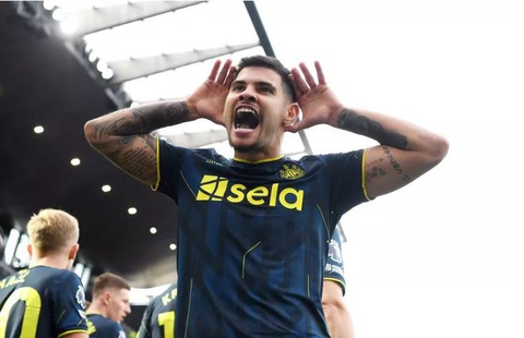 Kỳ lạ: Cầu thủ Newcastle thà bị thẻ đỏ chứ không chịu thẻ vàng- Ảnh 1. Bruno Guimaraes được khuyên nên nhận thêm thẻ vàng thứ hai nếu