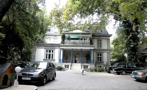 Một trong nhiều biệt thự sang trọng của Semion Mogilevich ở Budapest (Hungary) Ảnh: ANS Một trong nhiều biệt thự sang trọng của Semion Mogilevich ở Budapest (Hungary) - Ảnh: ANS