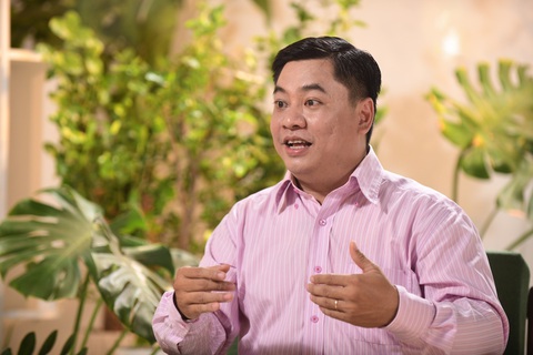 Đi cùng thương hiệu: Phát triển doanh nghiệp bằng trải nghiệm khách hàng- Ảnh 2. Anh Pháp Trịnh, nguyên giám đốc Kênh bán lẻ, Apple South Asia, chia sẻ bí quyết phát triển doanh nghiệp bằng dịch vụ trải nghiệm cho khách hàng - Ảnh: QUANG ĐỊNH