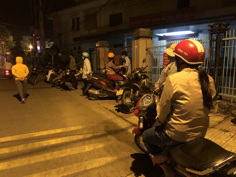 Quảng Ngãi phê bình 6 chủ tịch huyện vì chậm giải quyết thủ tục hành chính đất đai- Ảnh 2. Quảng Ngãi phê bình lãnh đạo 6 huyện và yêu cầu phải phối hợp giải quyết nhanh thủ tục hành chính đất đai cho người dân - Ảnh: TRẦN MAI