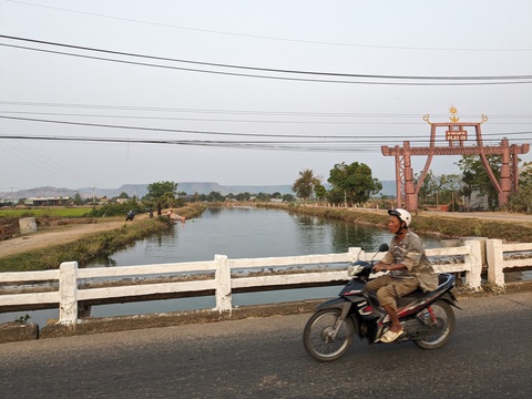 Đại thủy nông Ayun Hạ vẫn đảm bảo nguồn nước tưới cho hàng ngàn ha cây trồng khu vực Đông Nam Gia Lai ngay trong cao điểm mùa khô hạn - Ảnh: TẤN LỰC Đại thủy nông Ayun Hạ vẫn đảm bảo nguồn nước tưới cho hàng ngàn ha cây trồng khu vực Đông Nam Gia Lai ngay trong cao điểm mùa khô hạn - Ảnh: TẤN LỰC