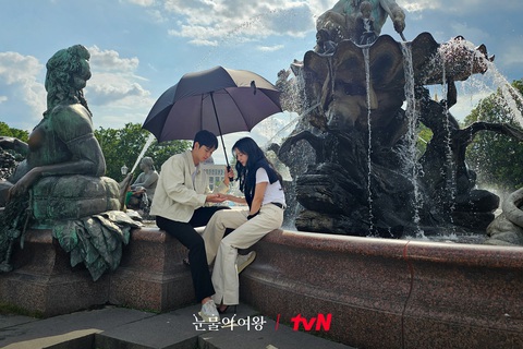 Tình tiết ngày càng gay cấn nhưng rating tập 11 của Queen of tears vẫn giảm?- Ảnh 1. Tình tiết ngày càng gay cấn nhưng rating tập 11 của Queen of tears vẫn giảm?- Ảnh 1.