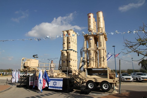 Israel và đồng minh chặn 99% cuộc không kích từ Iran bằng cách nào?- Ảnh 3. Hệ thống phòng thủ tên lửa Arrow 3 được chuyển giao cho Không quân Israel ngày 18-1-2017 - Ảnh: BỘ QUỐC PHÒNG ISRAEL