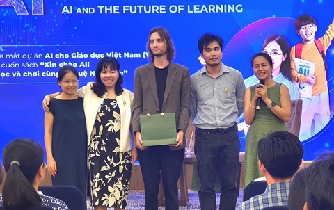 Ra mắt dự án AI cho giáo dục Việt Nam- Ảnh 1. Ban điều hành dự án AI cho giáo dục Việt Nam - Ảnh: H.HG