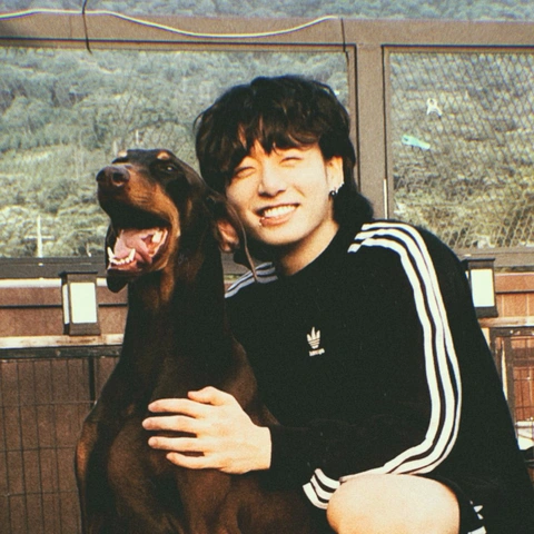 Vừa lên mạng xã hội, chó cưng của Jungkook đã có cả triệu người theo dõi- Ảnh 1. Jungkook và chú chó Bam - Ảnh: bowwow_bam
