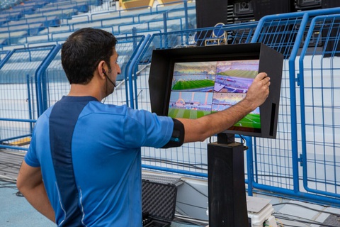 VCK U23 châu Á 2024 tiếp tục sử dụng công nghệ VAR hỗ trợ trọng tài làm nhiệm vụ tại các trận đấu - Ảnh: AFC VCK U23 châu Á 2024 tiếp tục sử dụng công nghệ VAR hỗ trợ trọng tài làm nhiệm vụ - Ảnh: AFC