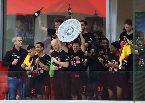 Bayern chúc mừng, hẹn tranh vô địch với Leverkusen mùa sau- Ảnh 1. Bayer Leverkusen vô địch Bundesliga mùa giải năm nay - Ảnh: REUTERS