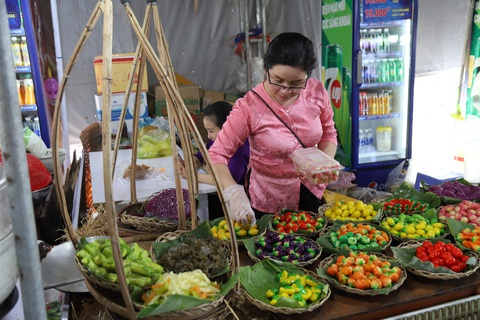 Tin tức sáng 16-4: Giá USD lên nữa; TP.HCM cảnh báo ngộ độc thực phẩm cao đến tháng 8- Ảnh 1. Lễ hội bánh dân gian Nam Bộ tại TP Cần Thơ năm 2023 - Ảnh: CHÍ QUỐC