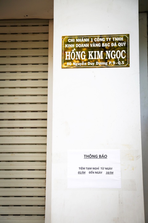 Có tiệm thông báo nghỉ hơn nửa tháng - Ảnh: PHƯƠNG QUYÊN Có tiệm thông báo nghỉ hơn nửa tháng - Ảnh: PHƯƠNG QUYÊN