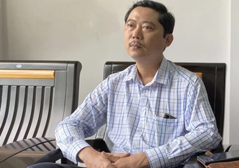 Sau khi bị khởi tố, hiệu trưởng Trường cao đẳng Y tế Quảng Nam bị tạm đình chỉ chức vụ- Ảnh 1. Ông Huỳnh Tấn Tuấn - hiệu trưởng Trường cao đẳng Y tế Quảng Nam - bị tạm đình chỉ chức vụ - Ảnh: LÊ TRUNG