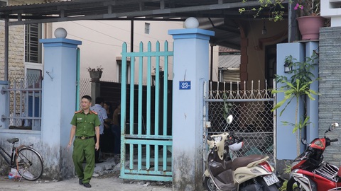 Tai nạn lao động trong lúc sửa ki ốt, 1 người chết, 3 người bị thương- Ảnh 1. Hiện trường vụ tai nạn lao động trong lúc sửa ki ốt ở Huế khiến 1 người chết, 3 người bị thương - Ảnh: P.Đ