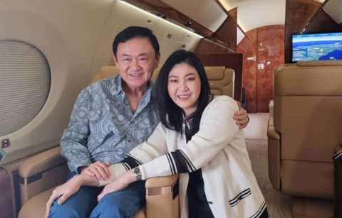 Ông Thaksin nói sẽ đưa em gái Yingluck lưu vong về Thái Lan trong năm nay- Ảnh 1. Ông Thaksin Shinawatra và em gái Yingluck Shinawatra - Ảnh: FACEBOOK
