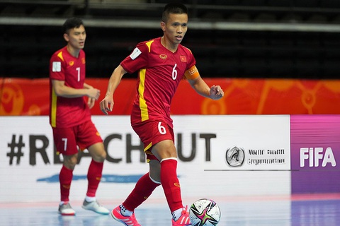 Tuyển futsal Việt Nam săn vé dự World Cup lần 3- Ảnh 1. Thủ quân Phạm Đức Hòa muốn cùng đồng đội sở hữu huy chương ở Giải futsal châu Á 2024 - Ảnh: GETTY