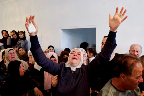 Đám tang của Yazan Ishtayeh, người Palestine đã thiệt mạng trong một cuộc đột kích của Israel, ở Salim, gần Nablus, Bờ Tây, ngày 15-4 - Ảnh: REUTERS Đám tang của Yazan Ishtayeh, người Palestine đã thiệt mạng trong một cuộc đột kích của Israel, ở Salim, gần Nablus, Bờ Tây, ngày 15-4 - Ảnh: REUTERS