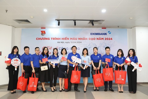 Eximbank tổ chức ngày hội hiến máu vì cộng đồng năm 2024- Ảnh 4. Ngân hàng mong muốn thông qua chương trình lan toả nhiều hơn nữa giá trị nhân văn đến cộng đồng xã hội - Ảnh: EIB