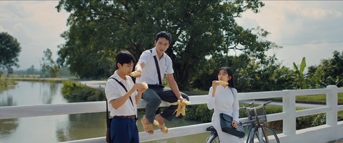 Ngày xưa có một chuyện tình: hoài cổ và thanh xuân rực rỡ đúng 'trend Nguyễn Nhật Ánh'- Ảnh 3. Dàn diễn viên lúc trưởng thành, gần như vẫn giữ được nét tương đồng về ngoại hình - Ảnh: ĐPCC