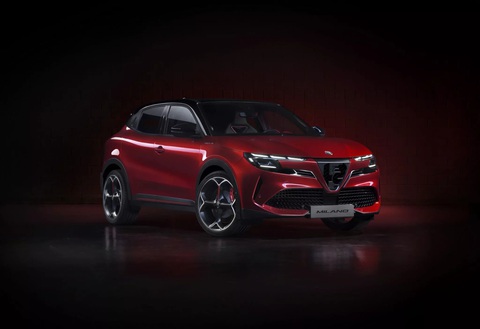 Chính phủ Ý lên tiếng, Alfa Romeo Milano lập tức phải đổi tên xe- Ảnh 2. Trên thực tế, Alfa Romeo Milano vốn đã dùng công nghệ ngoài (của tập đoàn mẹ Stellantis) chứ không phải của riêng Alfa Romeo, nên đã làm người Ý không hài lòng. Việc đặt tên xe mang chất Ý rồi lại lắp ráp ở Ba Lan là