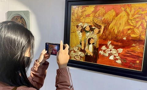 Triển lãm 'Nắng tháng tư' ở Đà Nẵng kéo dài một tháng- Ảnh 1. Tác phẩm Chiều về, tranh sơn mài của tác giả Thân Trọng Dũng - Ảnh: TRƯỜNG TRUNG