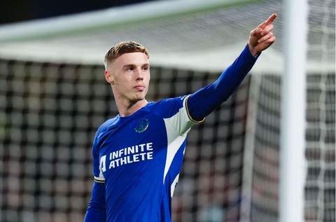Tin tức thể thao sáng 16-4: Cole Palmer ghi 4 bàn thắng giúp Chelsea 'nhấn chìm' Everton- Ảnh 1. Cole Palmer ăn mừng 4 bàn thắng vào lưới Everton - Ảnh: Getty