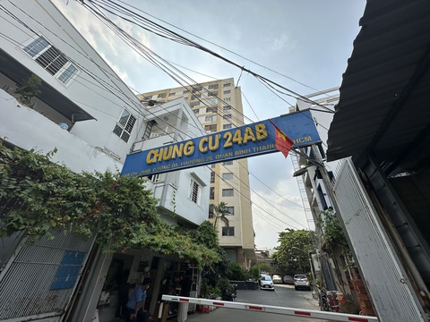 Bà Lưu Thị Thu Trang khởi kiện Ban quản trị chung cư 42AB - Ảnh: THẢO LÊ Bà Lưu Thị Thu Trang khởi kiện ban quản trị chung cư 24AB - Ảnh: THẢO LÊ