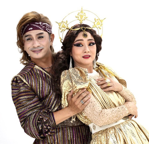 Đình Toàn (trái, vai Sinbad) và Mỹ Duyên vai công chúa Mây Đình Toàn (trái, vai Sinbad) và Mỹ Duyên vai công chúa Mây