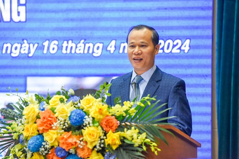 Ông Mai Sơn - phó chủ tịch Thường trực UBND tỉnh Bắc Giang - nói về ứng dụng của Chat GPT, AI, ngành bán dẫn - Ảnh: HÀ QUÂN Ông Mai Sơn - phó chủ tịch thường trực UBND tỉnh Bắc Giang - nói về ứng dụng của Chat GPT, AI, ngành bán dẫn - Ảnh: HÀ QUÂN