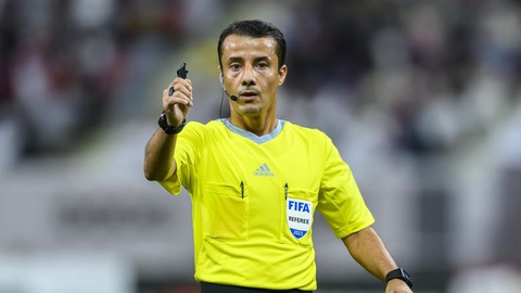 Indonesia tuyên bố sẽ kiện trọng tài sau trận thua Qatar- Ảnh 1. Indonesia kiện trọng tài Nasrullo Kabirov - Ảnh: Bola