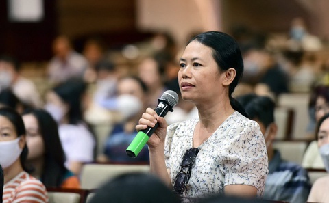 Phụ huynh đặt câu hỏi cho chuyên gia trong chương trình tư vấn tuyển sinh – hướng nghiệp của báo Tuổi Trẻ - Ảnh: DUYÊN PHAN Phụ huynh đặt câu hỏi cho chuyên gia trong chương trình tư vấn tuyển sinh - hướng nghiệp của báo Tuổi Trẻ - Ảnh: DUYÊN PHAN
