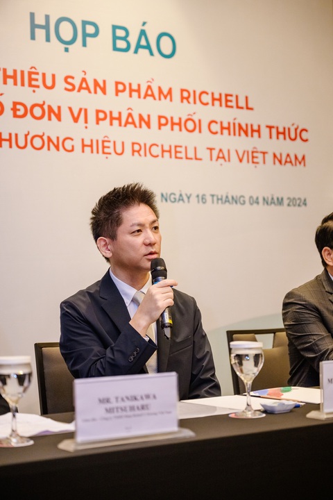 Đồ tập uống và ăn dặm hàng đầu Nhật hiệu Richell chính thức có mặt tại Việt Nam- Ảnh 4. Ông Honda Tomohiko - giám đốc Công ty TNHH Richell Việt Nam phát biểu tại cuộc họp báo tổ chức hôm nay 16-4 tại Hà Nội