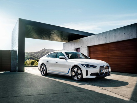 BMW có nhiều lý do để xóa sổ 4-Series- Ảnh 3. Vị trí để lại của 4-Series sẽ do 3-Series thế hệ kế tiếp và bản thuần điện i4 trong ảnh đảm nhiệm - Ảnh: BMW