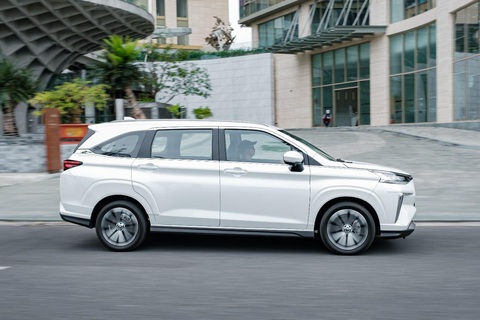 Giảm giá bán, Toyota Veloz Cross dần lấy lại phong độ- Ảnh 2. Veloz Cross giảm giá bán đến 38 triệu đồng