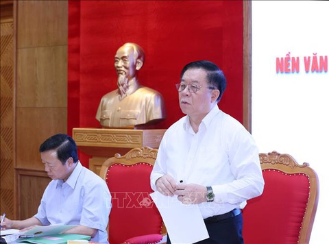 Sẽ tổng kết 50 năm văn học, nghệ thuật Việt Nam từ khi đất nước thống nhất- Ảnh 1. Ông Nguyễn Trọng Nghĩa, bí thư Trung ương Đảng, trưởng Ban Tuyên giáo Trung ương - chủ trì cuộc họp - Ảnh: TTXVN