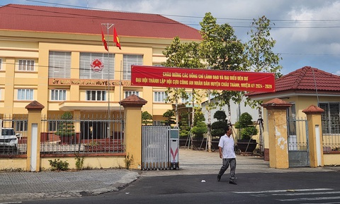 2.430 hồ sơ trễ hạn, hàng loạt cán bộ bị kiểm điểm- Ảnh 1. Thanh tra tỉnh Kiên Giang chỉ ra hàng loạt sai phạm trong việc thực hiện thủ tục hành chính tại huyện Châu Thành - Ảnh: BỬU ĐẤU