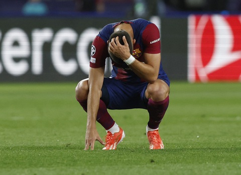 Ngược dòng khó tin, PSG loại Barca khỏi Champions League- Ảnh 3. Barca đã nắm trong tay cơ hội quá lớn để giành vé đi tiếp nhưng không thể nào tận dụng - Ảnh: REUTERS