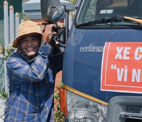 Nụ cười xoa dịu thời tiết nắng nóng ở miền Tây - Ảnh: Facebook nhân vật Nụ cười xoa dịu thời tiết nắng nóng ở miền Tây - Ảnh: Facebook nhân vật