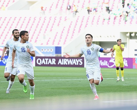 2 sai lầm 'chết người' khiến U23 Malaysia trắng tay ở ngày ra quân Giải U23 châu Á- Ảnh 1. Cầu thủ Uzbekistan ăn mừng chiến thắng trước Malaysia - Ảnh: UFA