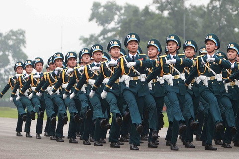 Quân đội tổng duyệt diễu binh, diễu hành Lễ kỷ niệm 70 năm Chiến thắng Điện Biên Phủ- Ảnh 11. Khối sĩ quan Phòng không - Không quân phát huy truyền thống