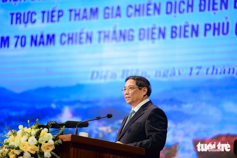 Thủ tướng xúc động gặp mặt các chiến sĩ Điện Biên ngay tại chiến trường xưa- Ảnh 3. Thủ tướng Phạm Minh Chính phát biểu tại buổi gặp mặt, tri ân các chiến sĩ Điện Biên, thanh niên xung phong, dân công hỏa tuyến sáng 17-4 - Ảnh: NAM TRẦN