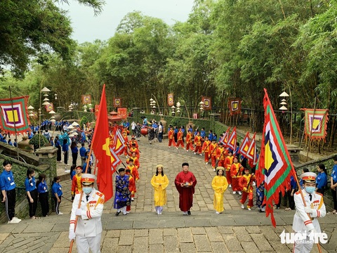 Dịp giỗ Tổ hằng năm, Công viên lịch sử - Văn hóa dân tộc tại thành phố Thủ Đức thu hút nhiều người dân tham gia - Ảnh: HOÀI PHƯƠNG Dịp giỗ Tổ hằng năm, Công viên Lịch sử - Văn hóa dân tộc tại thành phố Thủ Đức thu hút nhiều người dân tham gia - Ảnh: HOÀI PHƯƠNG