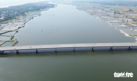 Quảng Nam rót 2.700 tỉ đồng hồi sinh con sông 'không thượng nguồn, chẳng hạ lưu'- Ảnh 7. Cầu Trường Giang - Ảnh: LÊ TRUNG