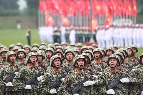 Quân đội tổng duyệt diễu binh, diễu hành Lễ kỷ niệm 70 năm Chiến thắng Điện Biên Phủ- Ảnh 4. Ngày nay, bộ đội đặc công ra sức rèn luyện, nâng cao trình độ kỹ, chiến thuật, đáp ứng yêu cầu nhiệm vụ ngày càng cao, xứng đáng với truyền thống đơn vị 2 lần được phong tặng Anh hùng lực lượng vũ trang nhân dân - Ảnh: NGUYỄN KHÁNH
