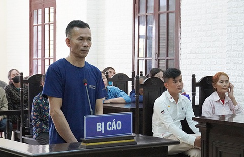Một thợ hồ bị tuyên án chung thân sau 24 năm giết người rồi bỏ trốn- Ảnh 1. Đàm Xuân Chí tại phiên tòa xét xử sơ thẩm hành vi giết người 25 năm trước - Ảnh: D.C.H