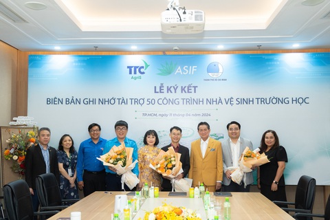 TTC AgriS, ASIF Foundation và Hội LHTN Việt Nam TP.HCM ký kết biên bản ghi nhớ hợp tác sửa chữa và xây mới 50 công trình cộng đồng trường học đạt chuẩn trên địa bàn TP.HCM và khu vực Đồng bằng sông Cửu Long. ẢNh: Đ.H TTC AgriS, ASIF Foundation và Hội LHTN Việt Nam TP.HCM ký kết biên bản ghi nhớ hợp tác sửa chữa và xây mới 50 công trình cộng đồng trường học đạt chuẩn trên địa bàn TP.HCM và khu vực Đồng bằng sông Cửu Long - Ảnh: Đ.H