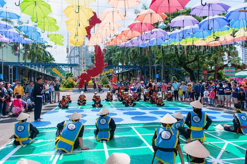 Điểm vui chơi tưng bừng ưu đãi, tăng chương trình giải trí dịp nghỉ lễ giỗ Tổ, 30-4 và 1-5- Ảnh 1. Nhiều chương trình đặc sắc, hoạt động vui chơi được các điểm đến tổ chức dịp giỗ Tổ, lễ 30-4 và 1-5 - Ảnh: Đ.S.
