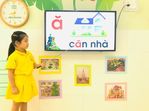 TP.HCM mở lớp tiểu học giả định để trẻ mầm non sẵn sàng vào lớp 1- Ảnh 1. Trẻ mầm non tại TP.HCM đang tập làm quen với chữ viết - Ảnh: MỸ DUNG