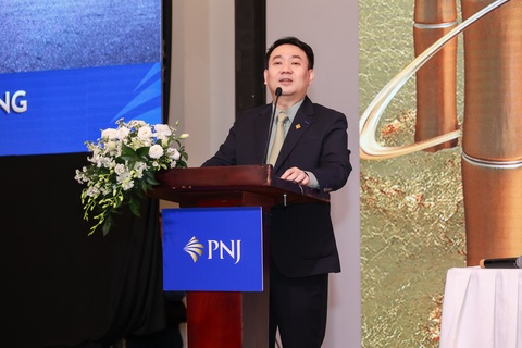 Thị trường suy giảm, doanh nghiệp giải bài toán tăng trưởng ra sao?- Ảnh 1. Ông Lê Trí Thông, Tổng Giám đốc PNJ cho biết thay vì phòng thủ, công ty chọn chiến lược tấn công, nỗ lực xuyên khó để giữ lời hứa với cổ đông - Ảnh: HOÀNG ĐẠT